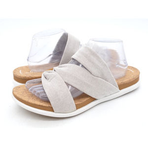 Clarks Women's Sandals - Cream and Tan